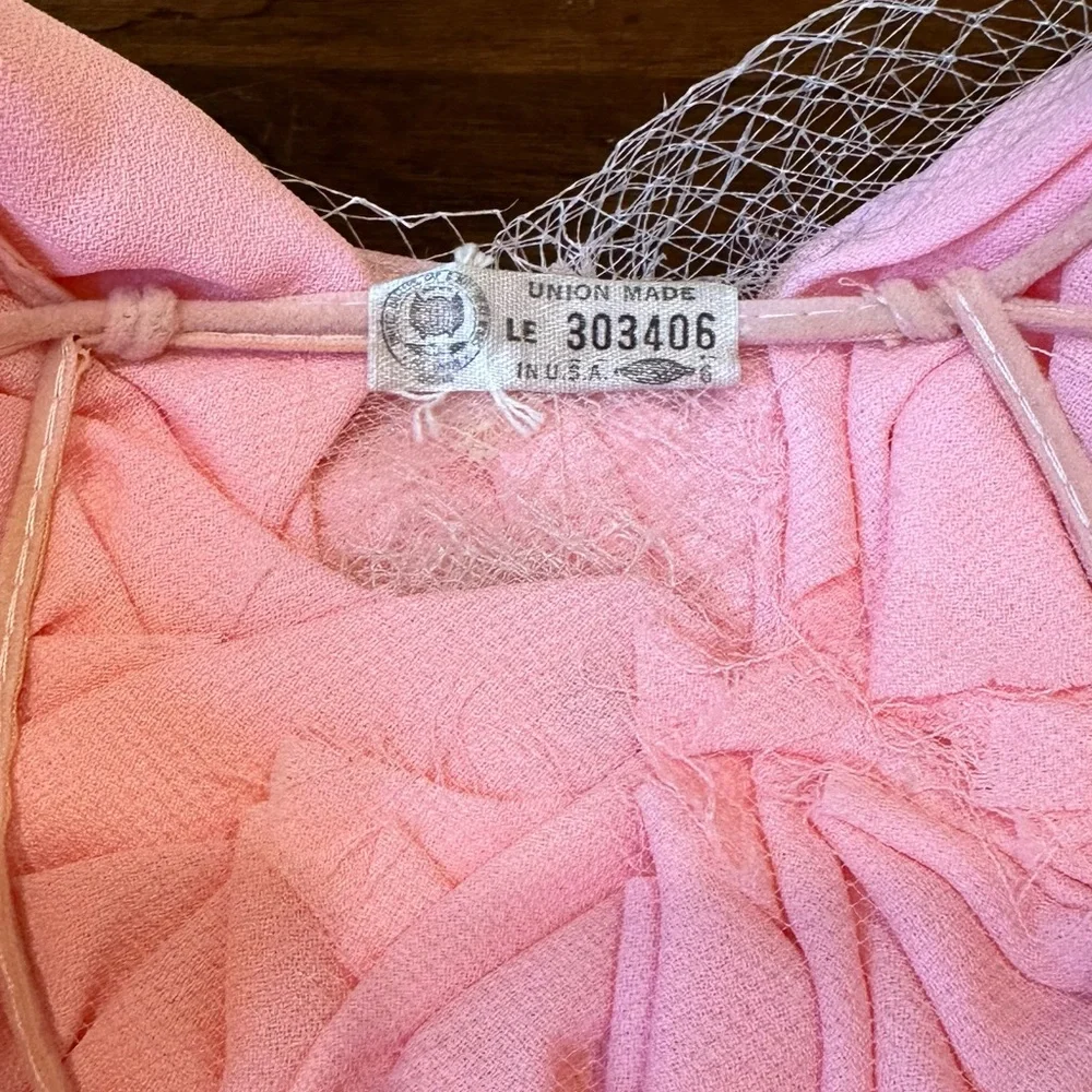 🌟HP🌟VTG 1960s Baby Pink Chiffon Fascinator  Birdcage Veil Half Bubble Hat USA - Picture 8 of 9